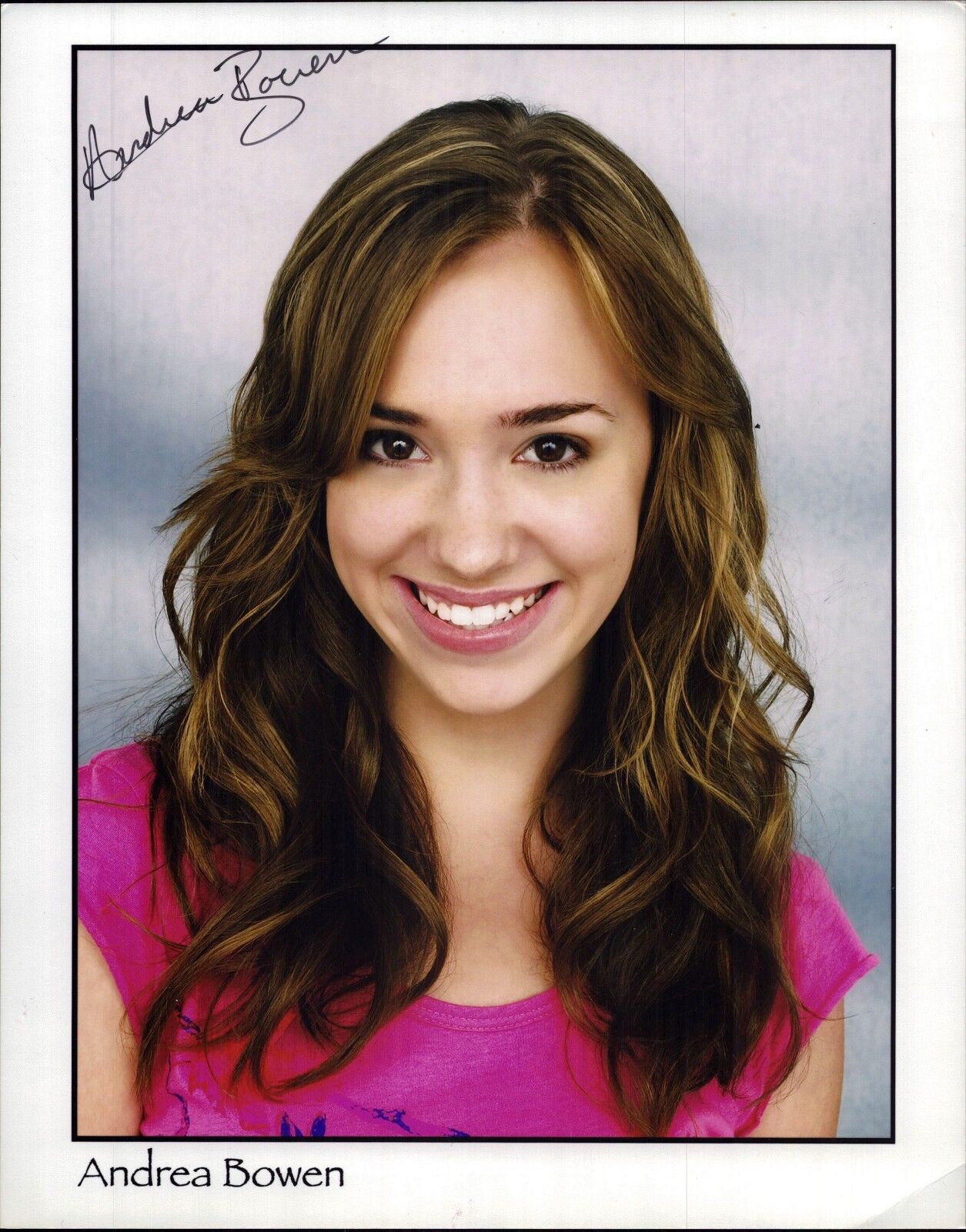 Andrea Bowen USA Portrait Photo Poster painting Original Autograph Signed Photo Poster painting (K-8905 +