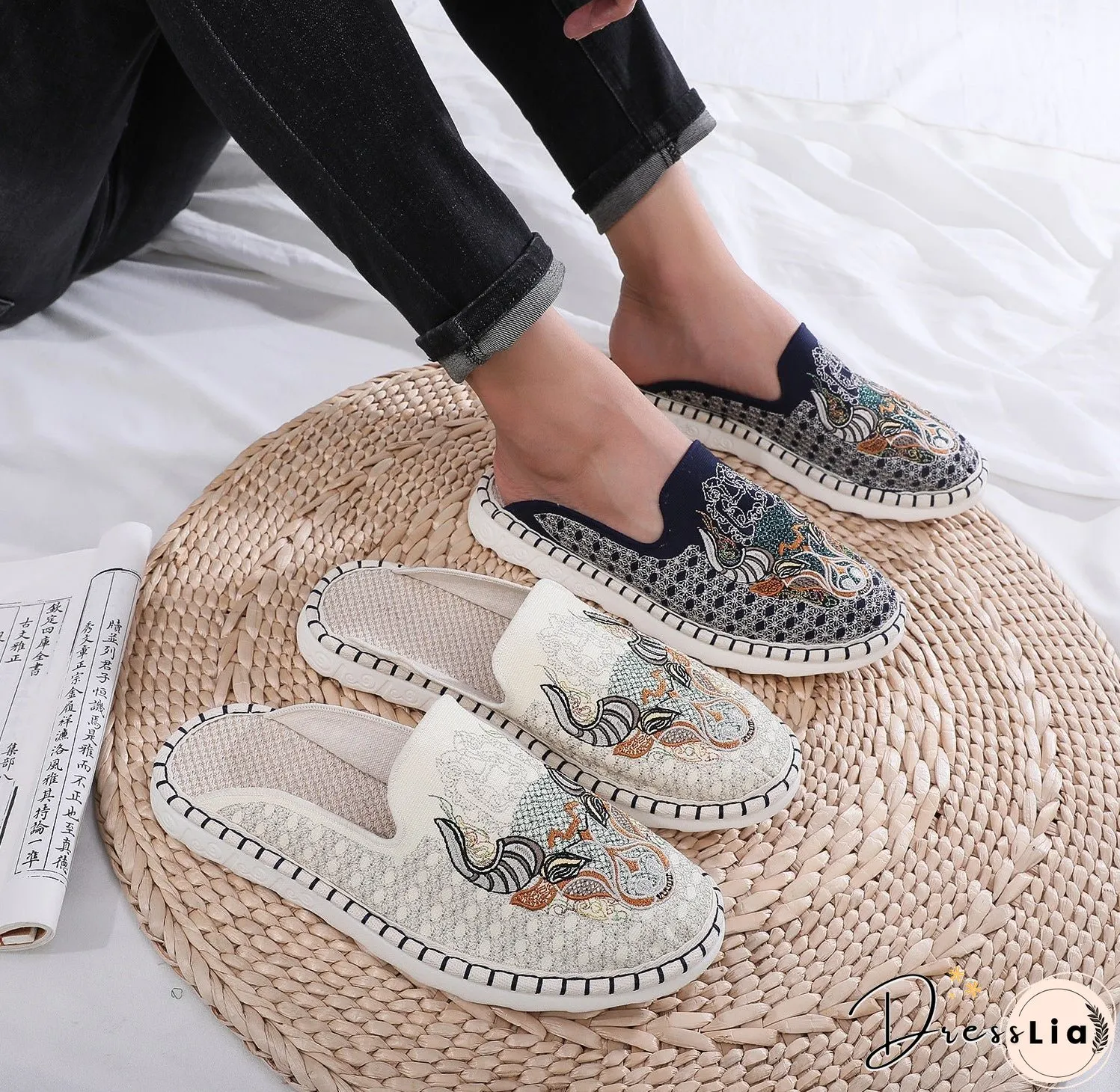 Men's Chinese Style Embroidered Injection Soft Bottom Breathable Flip Flops