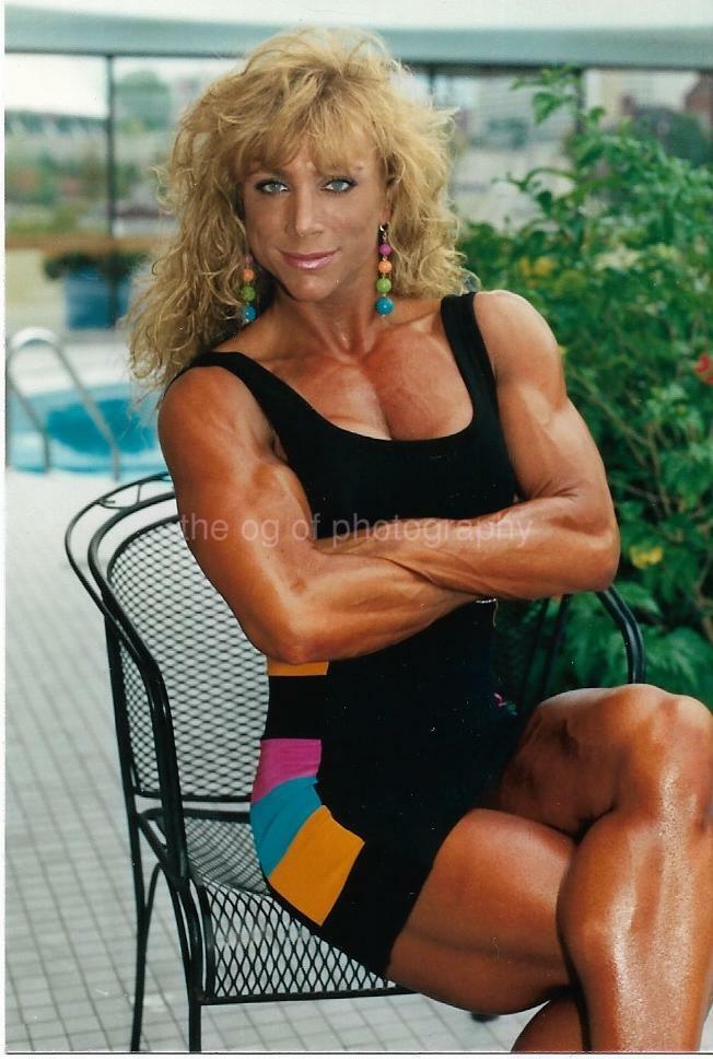 FEMALE BODYBUILDER 80's 90's FOUND Photo Poster painting Color MUSCLE WOMAN Original EN 111 18 B