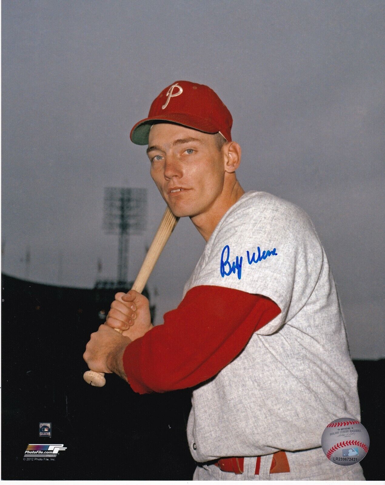 BOBBY WINE PHILADELPHIA PHILLIES ACTION SIGNED 8x10