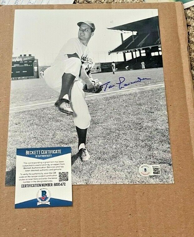 TOMMY LASORDA SIGNED BROOKLYN DODGERS 8X10 Photo Poster painting BECKETT CERTIFIED