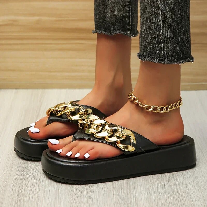 New Plus Size Herringbone Slippers Women Flat Beach Shoes 2024 Summer Vintage Metal Chain Platform Women‘s Flip-Flops Sandals