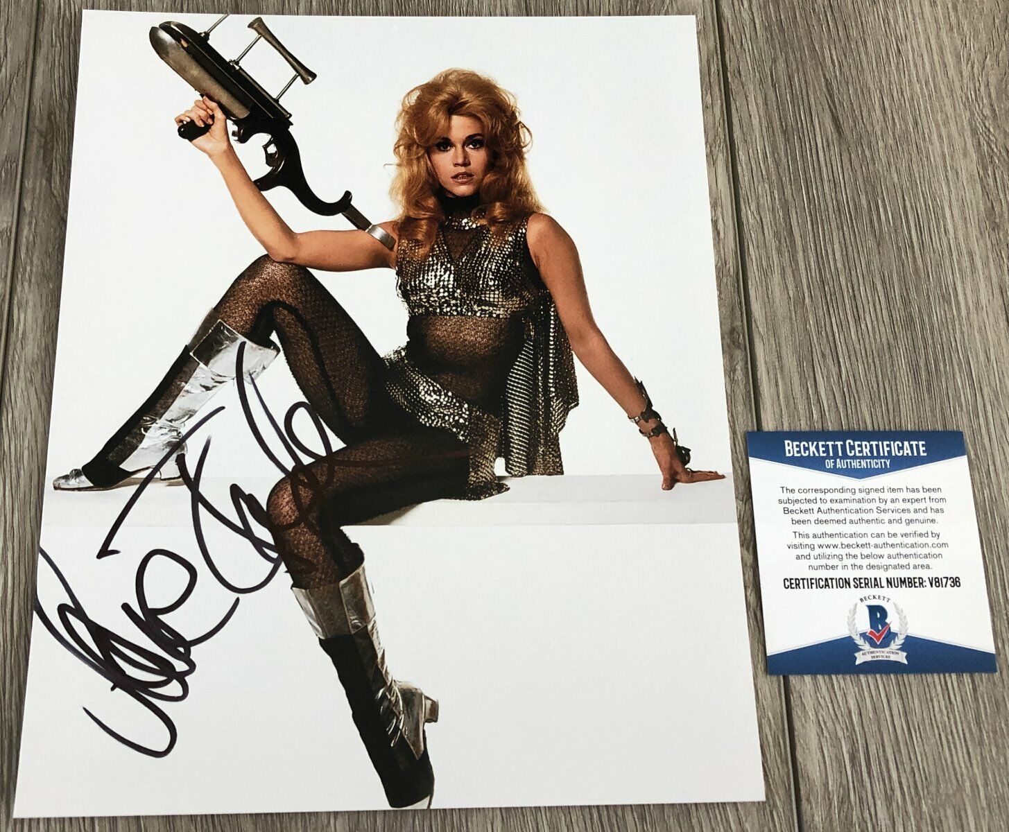 JANE FONDA SIGNED BARBARELLA COMING HOME 8x10 Photo Poster painting w/EXACT PROOF BECKETT COA