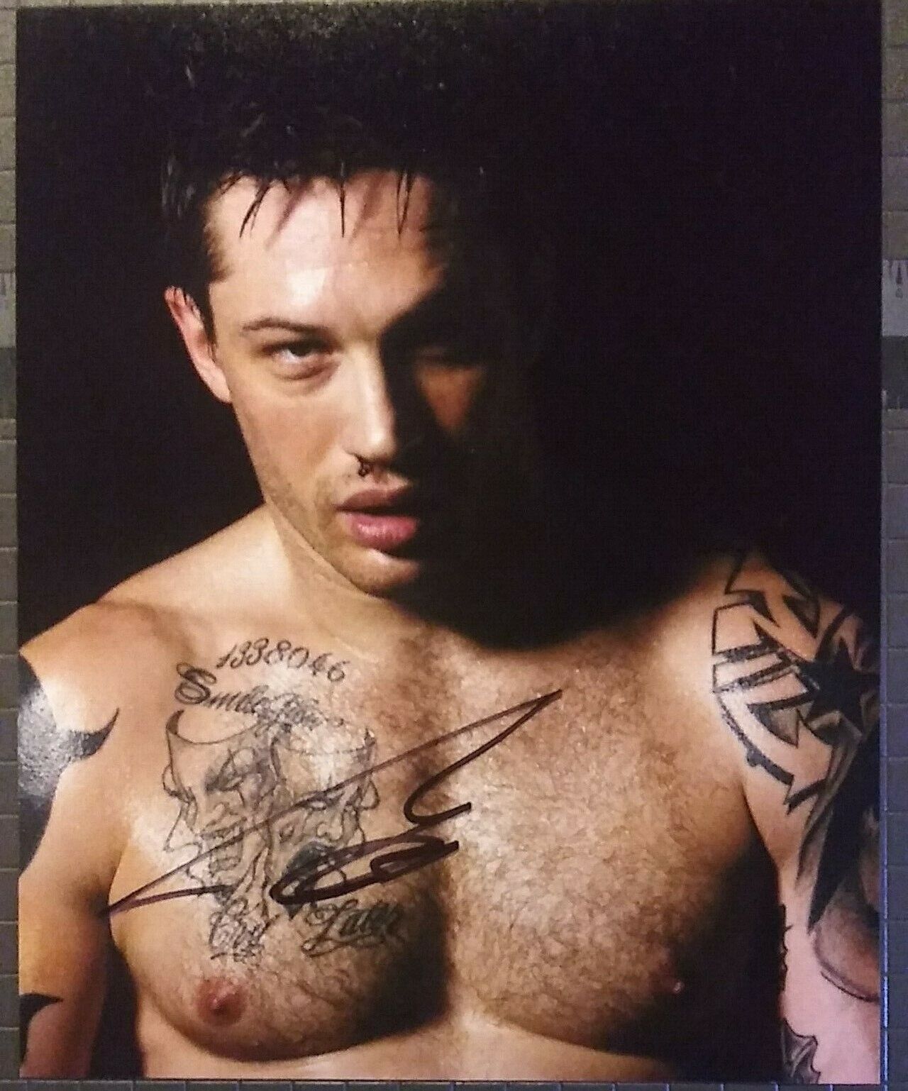 Tom Hardy signed 8x10