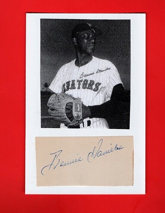 1961/65 BENNIE DANIELS-WASHINGTON SENATORS VINTAGE AUTOGRAPHED CUT W/Photo Poster painting