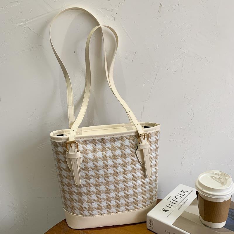 New trendy fashion large-capacity one-shoulder bucket bag lattice all-match handbag