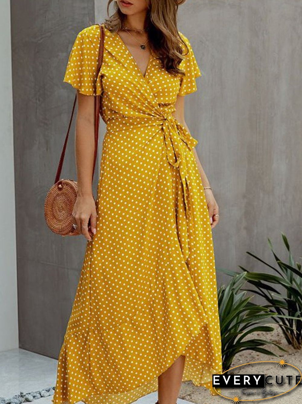 Point V-neck Ruffled Dress