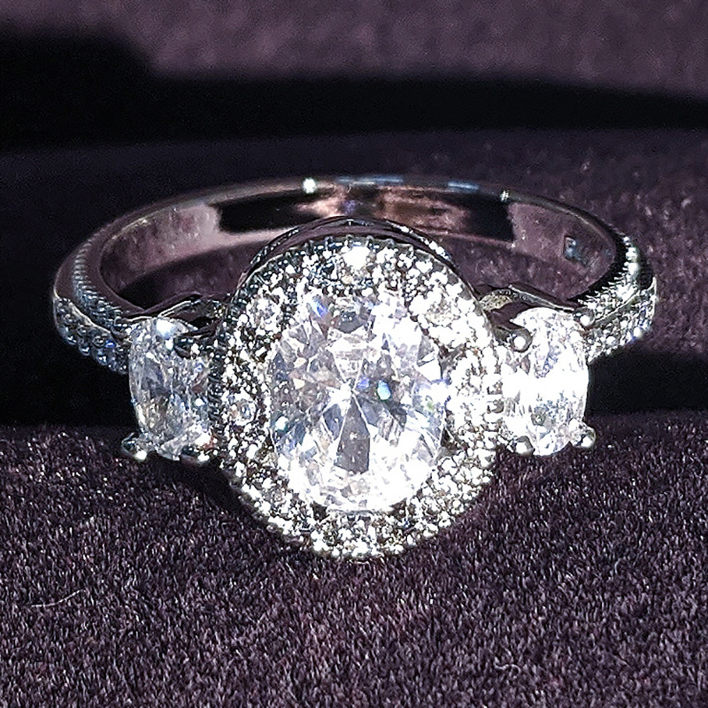 Mature Women's Fashion Elegant Oval Silver Ring