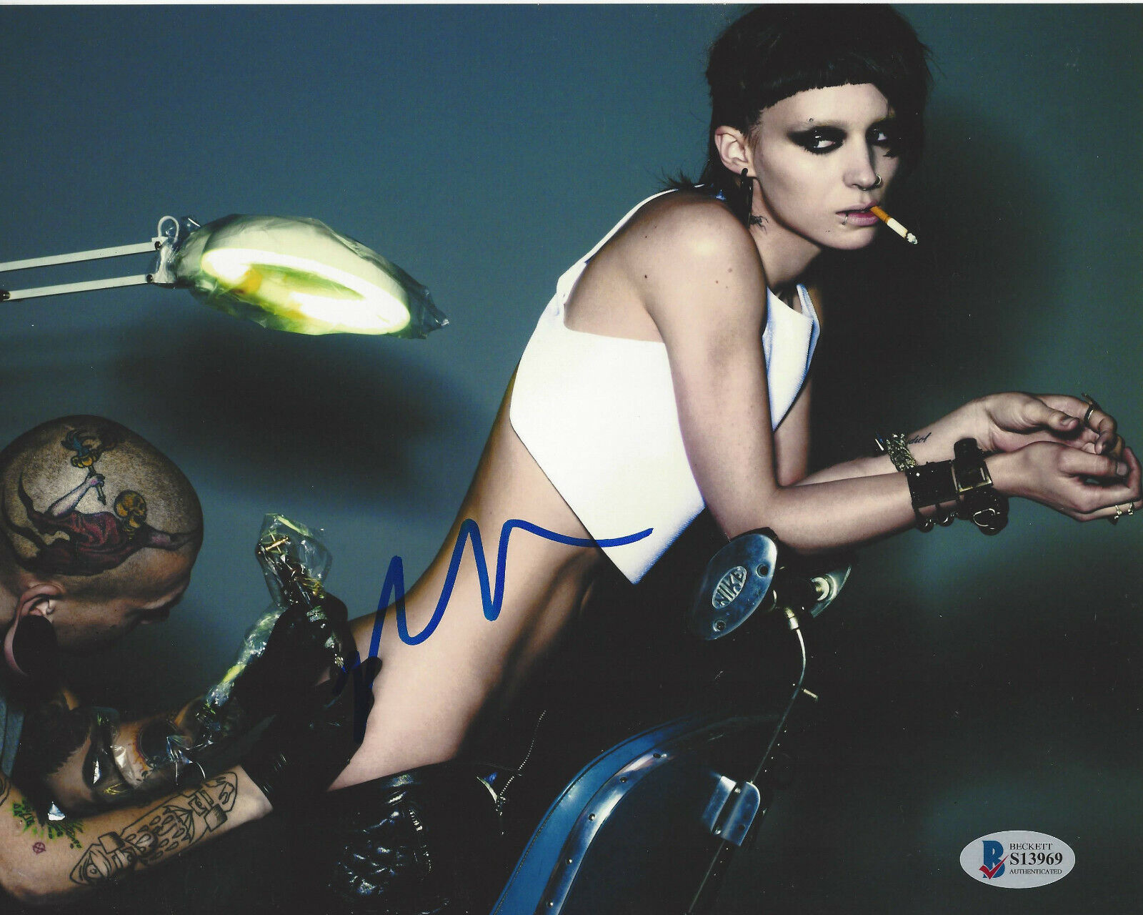 ROONEY MARA SIGNED THE GIRL WITH THE DRAGON TATTOO 8X10 Photo Poster painting BECKETT COA BAS