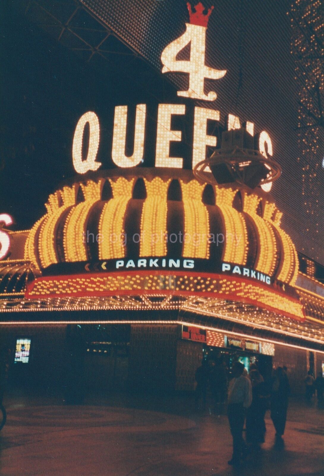 4 QUEENS Vintage Las Vegas FOUND Photo Poster paintingGRAPH Color Snapshot NEVADA CASINO 811 4 X