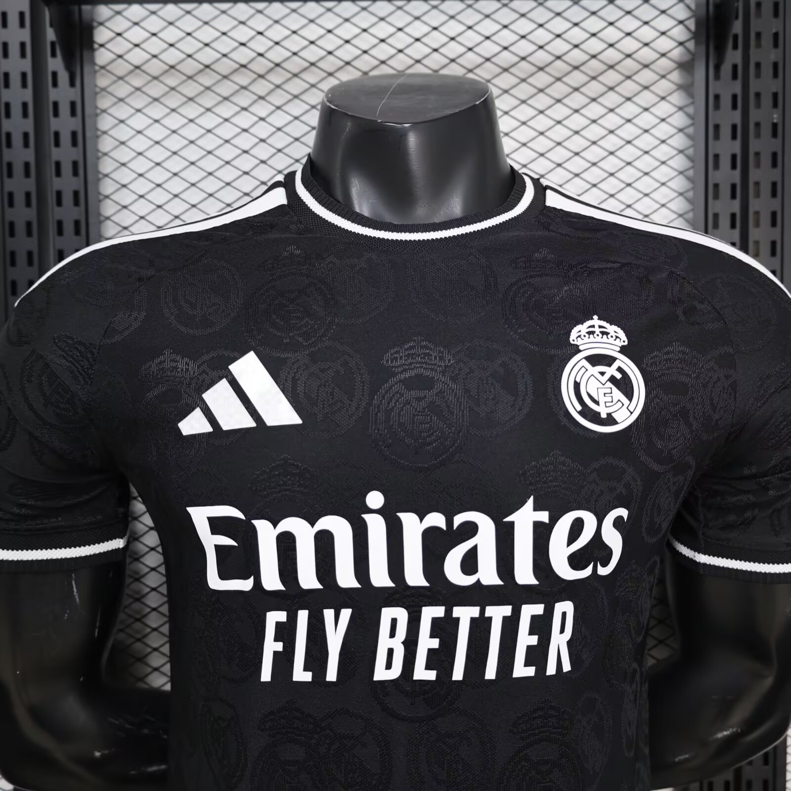 26/27 Real Madrid Black Player Version Football T-Shirt Thai Quality