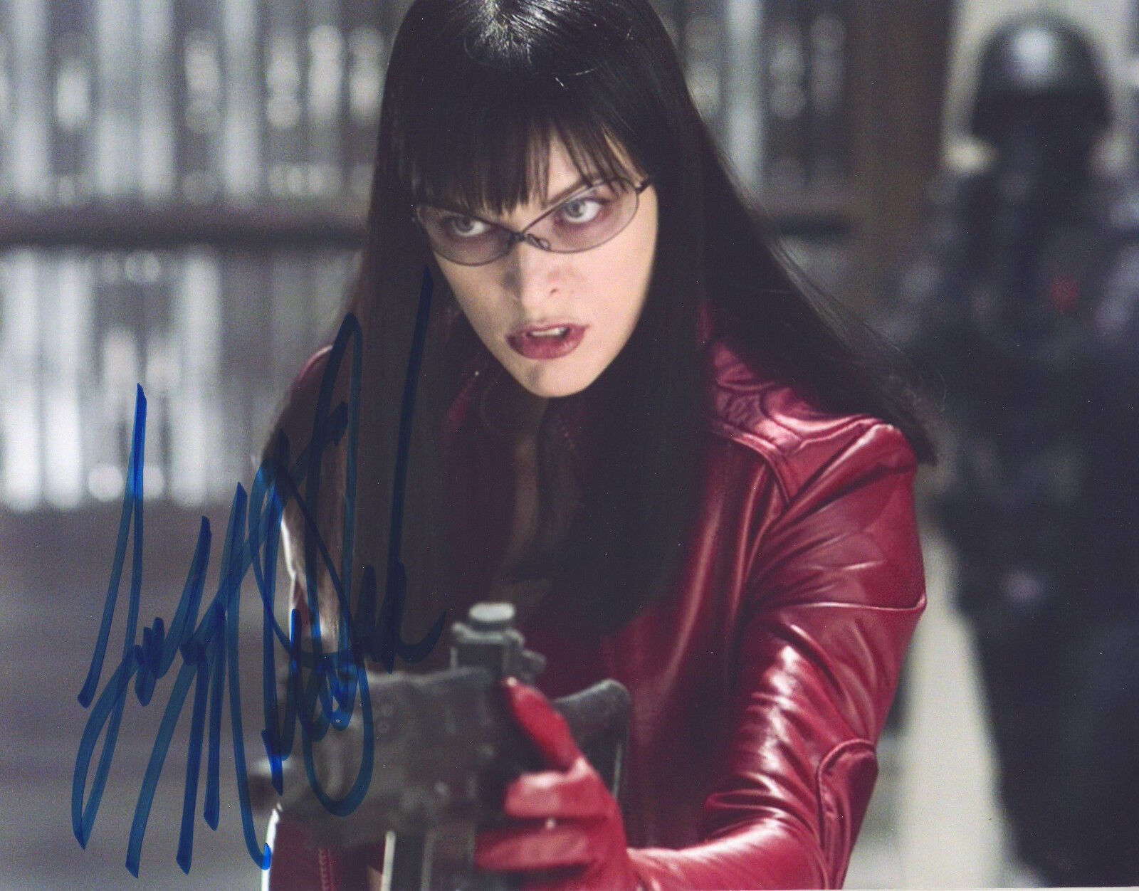 MILLA JOVOVICH AUTOGRAPH SIGNED PP Photo Poster painting POSTER 6