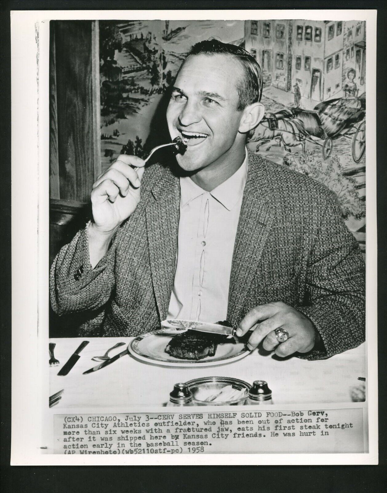 Bob Cerv eats steak after fractured jaw 1958 Press Photo Poster painting Kansas City Athletics