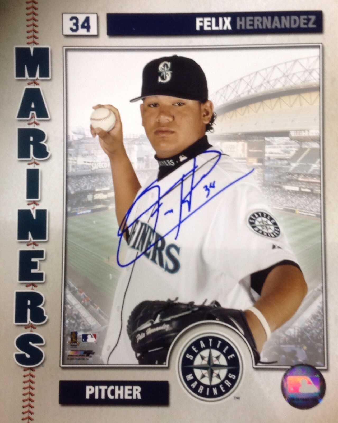 Signed 8x10 Felix Hernandez Seattle Mariners Photo Poster painting - COA