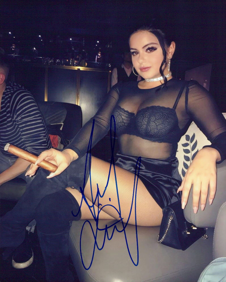 Ariel Winter signed authentic 8x10 Photo Poster painting COA