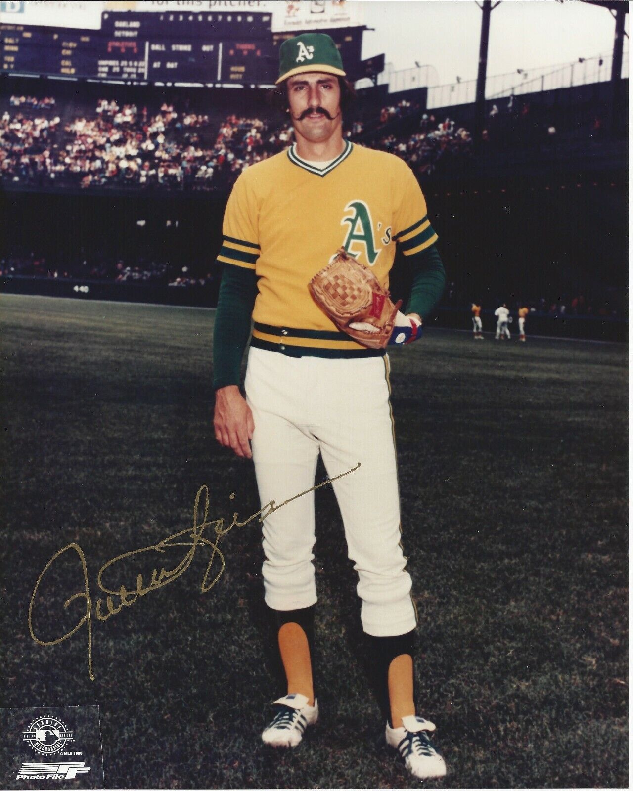 Rollie Fingers Autographed 8x10 Oakland Athletics HOFA837