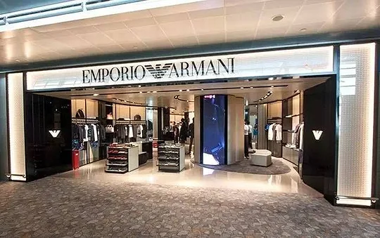 Giorgio Armani pokreće novu strategiju, masovno zatvaranje trgovina i smanjenje broja sekundarnih brendova - yqqlm