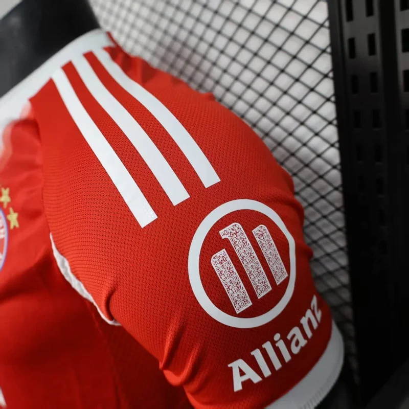 25/26 Bayern Munich Home Player Version Men Football T-Shirt Thai Quality