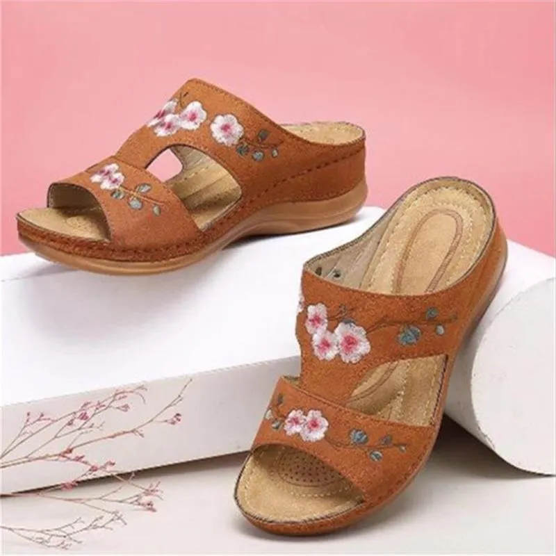 Breakj Breakj Summer New Women's Shoes Hollow Flowers Embroidered Sandals Slope And Large Size Women's Slippers