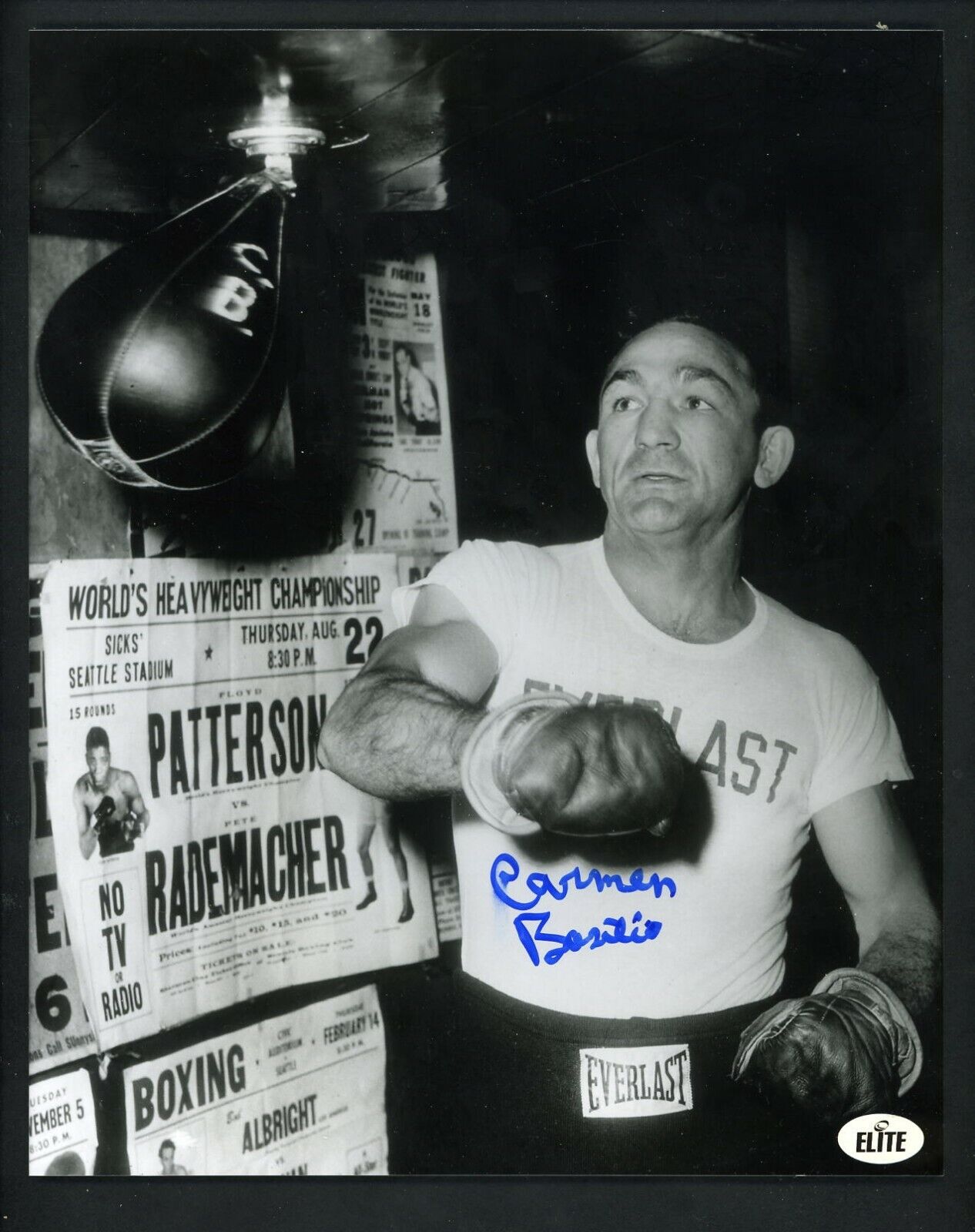 Boxer Carmen Basilio Signed Autographed 8 x 10 Photo Poster painting with ELITE authentication