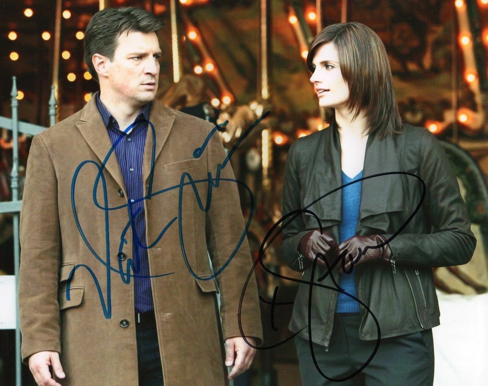 CASTLE - STANA KATIC & NATHAN FILLION AUTOGRAPHED SIGNED A4 PP POSTER Photo Poster painting 2