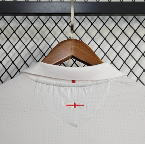 Retro England 2005 Home Football T-Shirt Thai Quality