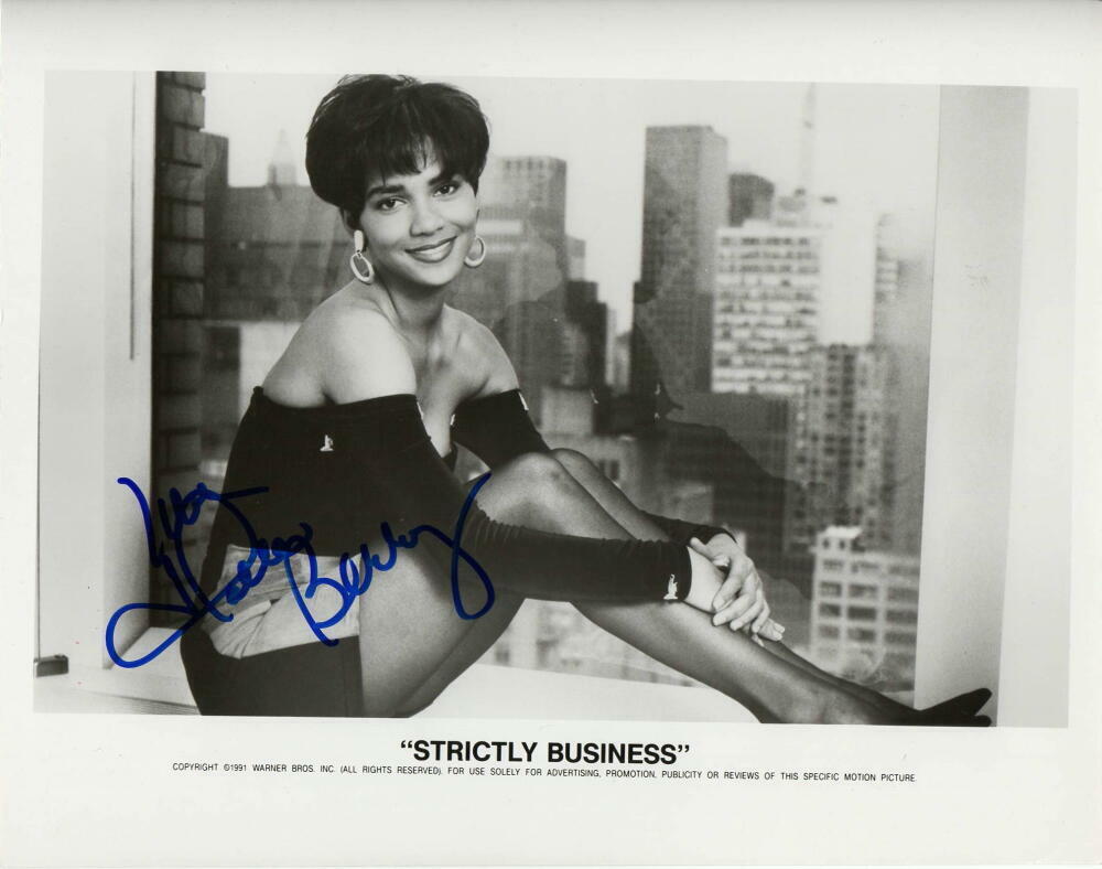 HALLE BERRY SIGNED AUTOGRAPH 8X10 Photo Poster painting - VERY YOUNG FULL VINTAGE SIGNATURE JSA