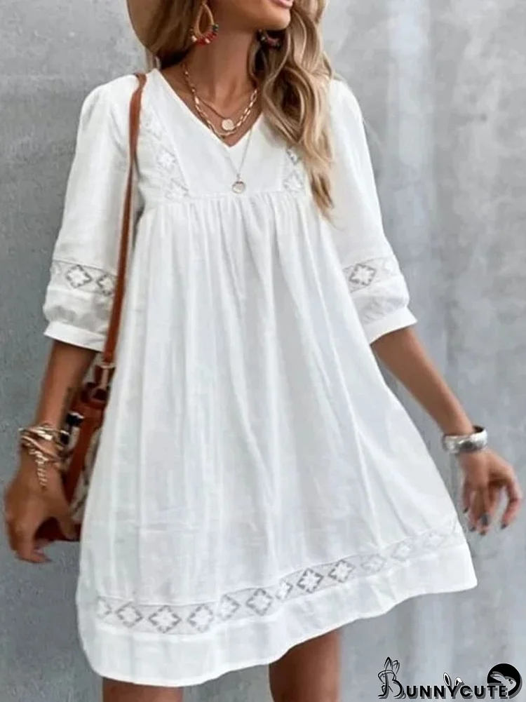 Round neck lace panel dress