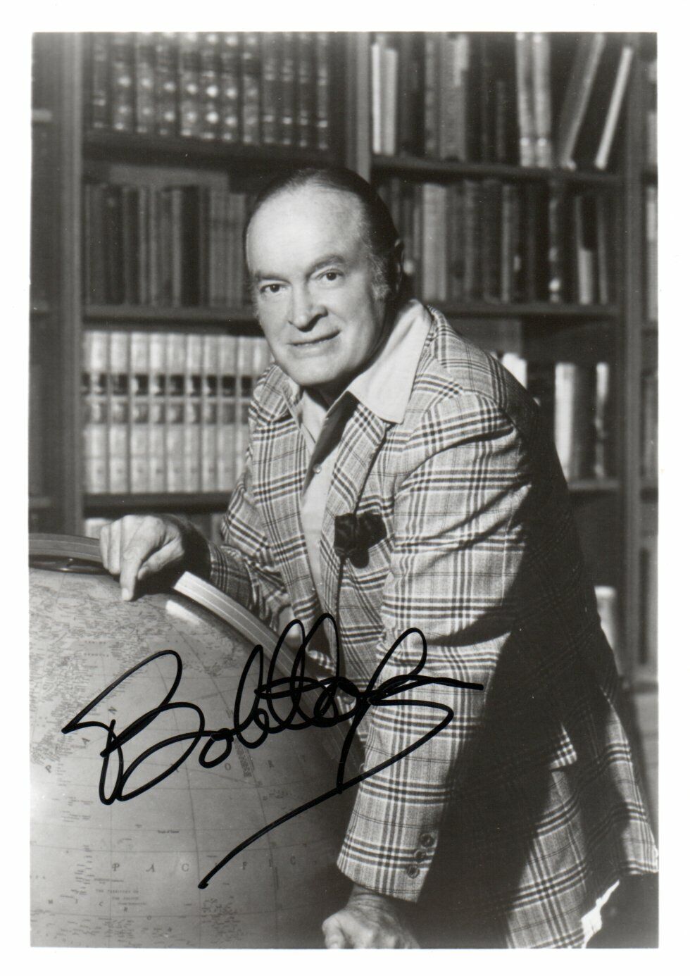 BOB HOPE LOVELY HAND SIGNED Photo Poster painting 7X5 HOLLYWOOD COMEDY FILM ACTOR ROAD FILMS