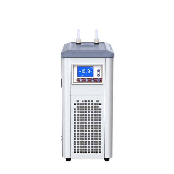 -20°C 4L Circulating chiller with centrifugal pump used in laboratory