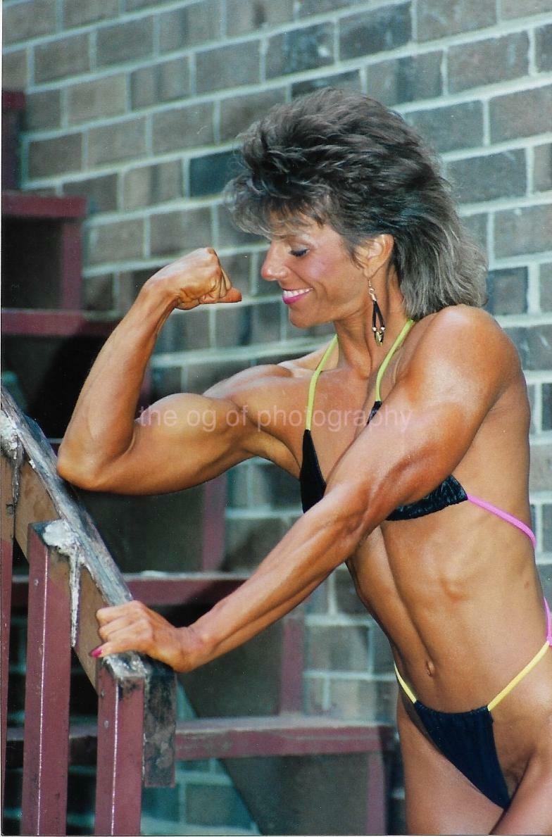 1980's 90's VINTAGE FOUND Photo Poster painting Color MUSCLE GIRL Female Bodybuilder EN 16 8 E