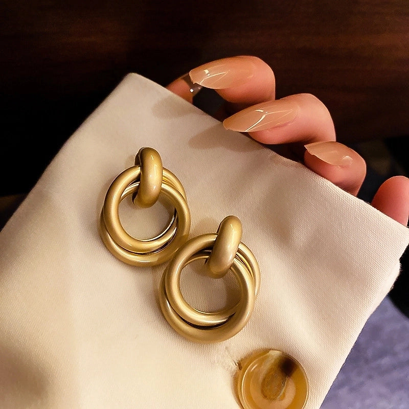 Silver Needle  Exaggerated Lovely Earrings Light Luxury High-grade Niche Earrings Fashion Metal Temperament Earrings For Women