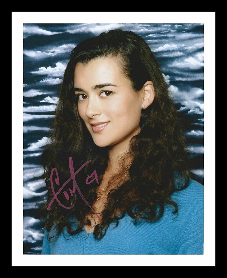 Cote De Pablo Autograph Signed & Framed Photo Poster painting