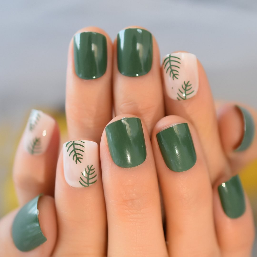 Dark Green False Nail Short Conifer Tree Form Nail French Designs For Sticking On Round Cream Nail Tips