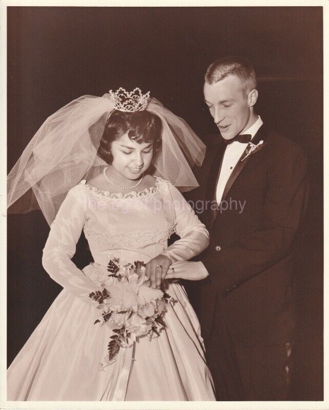 NEWLYWEDS Bride GROOM Wedding 8 x 10 FOUND Photo Poster painting Vintage B + W Original 96 23 D