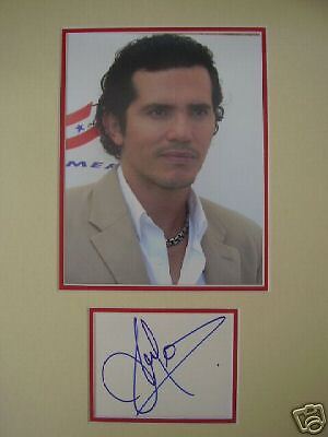 JOHN LEGUIZAMO - POPULAR E.R. ACTOR - EXCELLENT SIGNED COLOUR Photo Poster painting DISPLAY