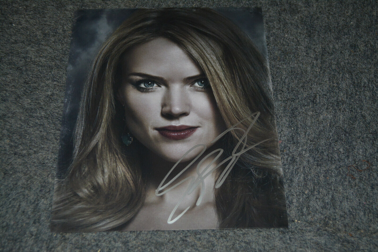 ERIN RICHARDS signed autograph In Person 8x10 20x25 cm GOTHAM