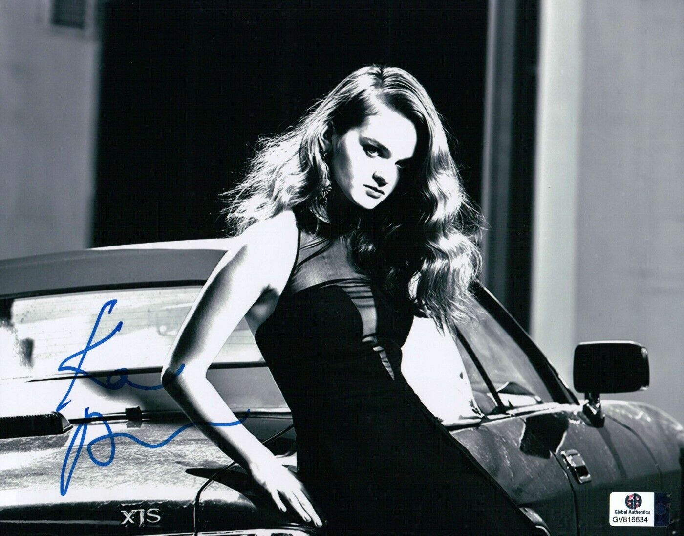 Kerris Dorsey Signed Autographed 8X10 Photo Poster painting Ray Donovan B/W on Car GV816634