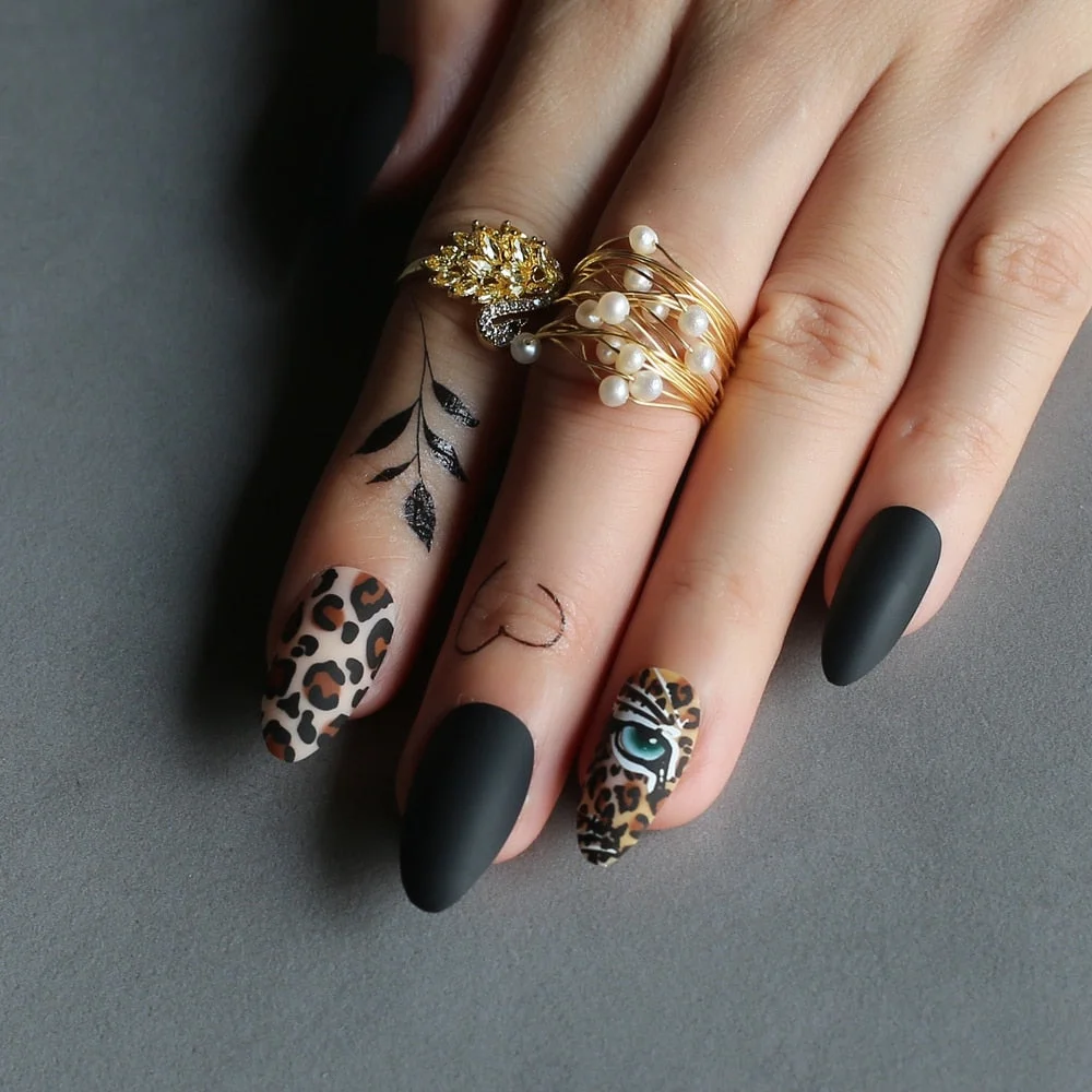 28pcs /bag Short Fake nails for Almond Leopard print acrylic nails with black matte Tiger nails False stilettonails-Nail Inspo