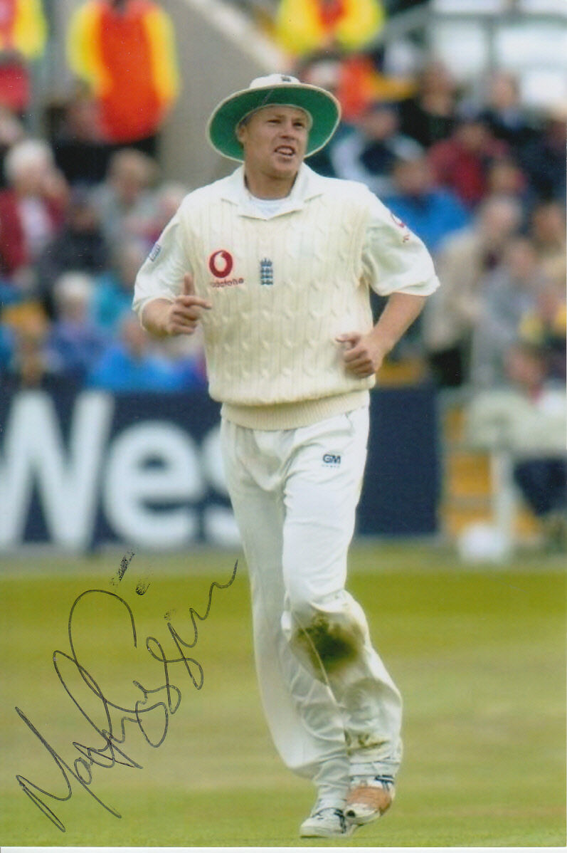 ENGLAND HAND SIGNED MARTIN SAGGERS 6X4 Photo Poster painting.