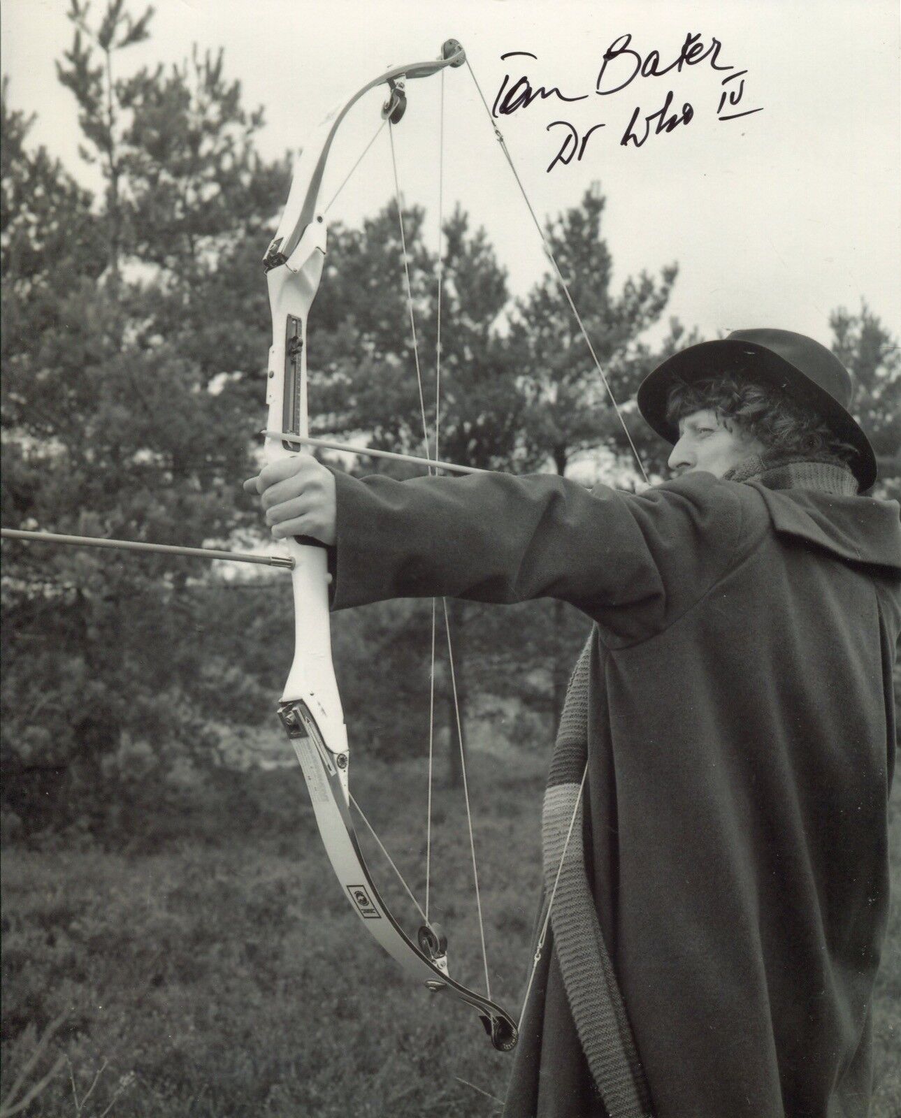 Actor Tom Baker signed 8x10 DOCTOR WHO Photo Poster painting - UACC DEALER