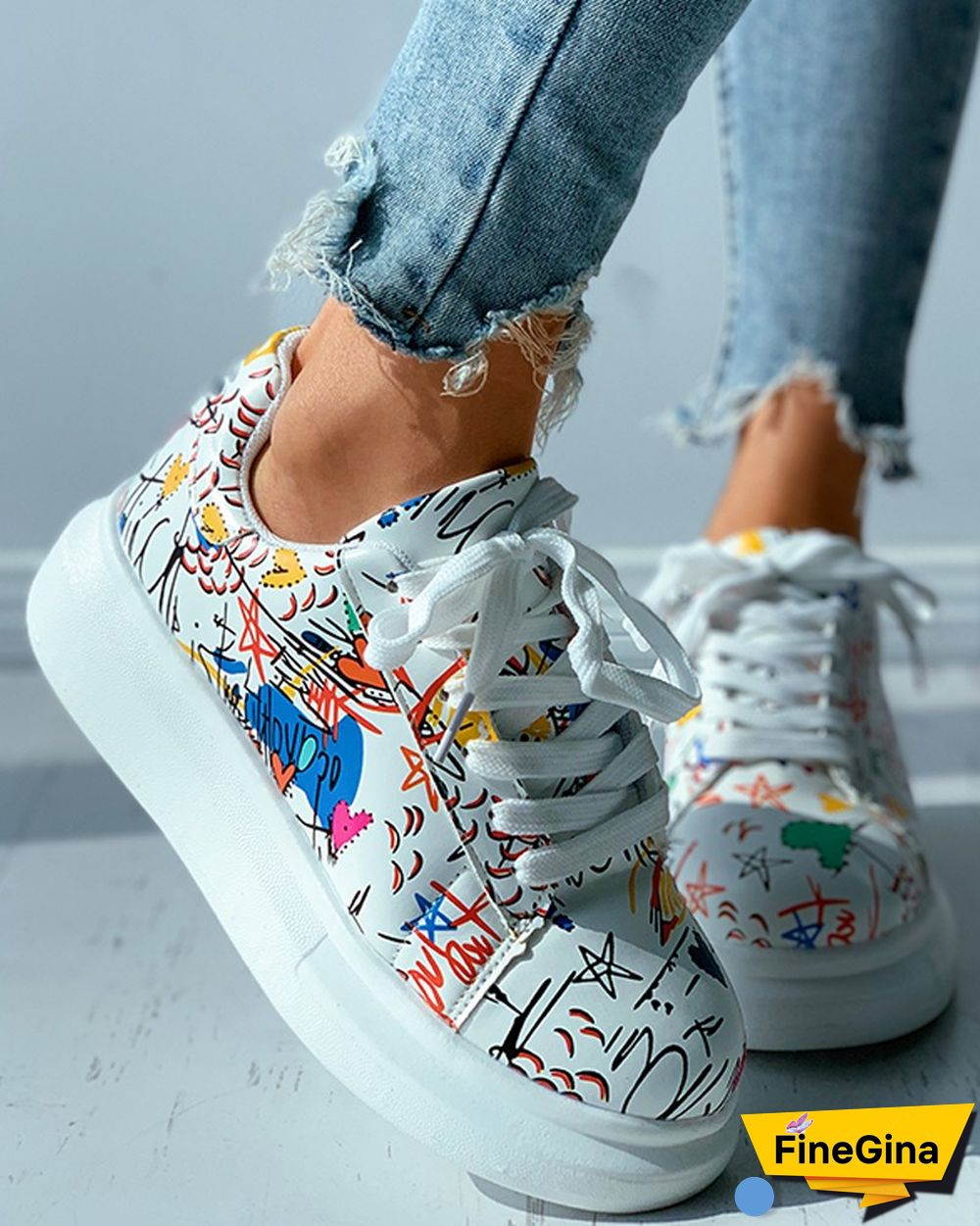 Doodle Print Eyelet Lace-up Muffin Sneaker