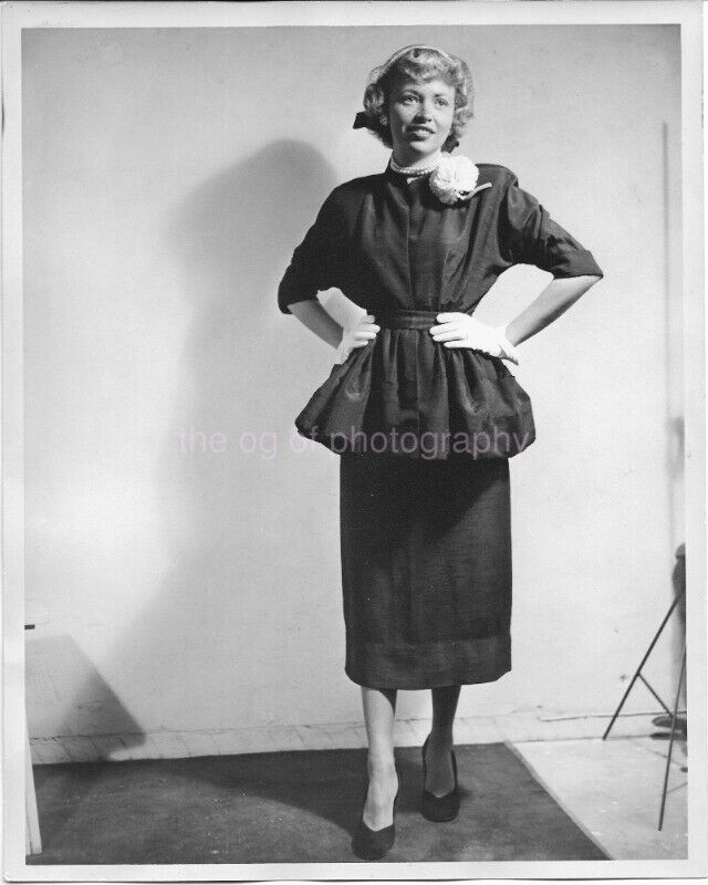 1950's FASHION 8x10 FOUND Photo Poster painting Vintage bw PRETTY BLONDE WOMAN Portrait 08 16 A
