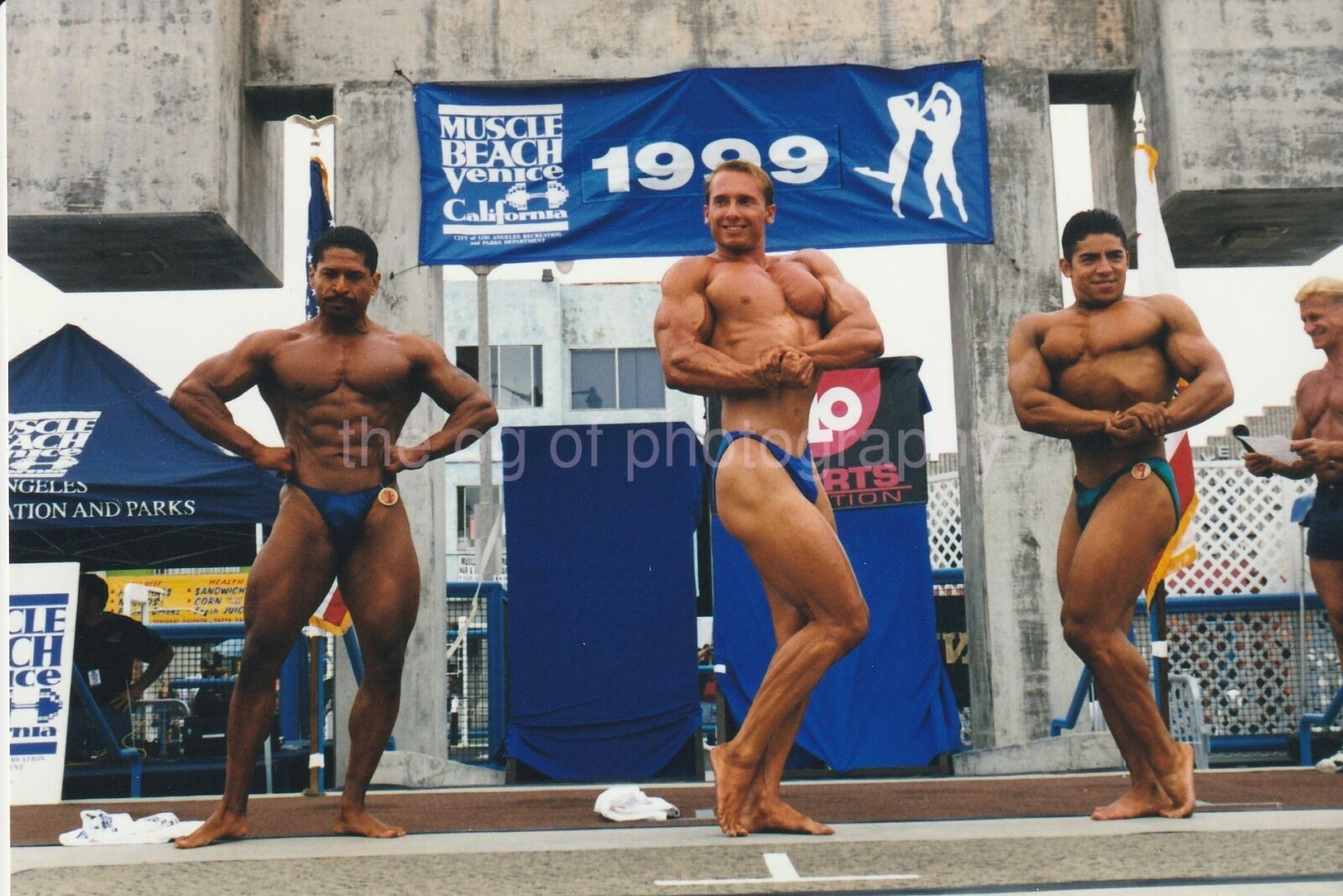 MUSCLE BEACH BODYBUILDERS Found Photo Poster painting VENICE BEACH CALIFORNIA Men POSING 91 7 L