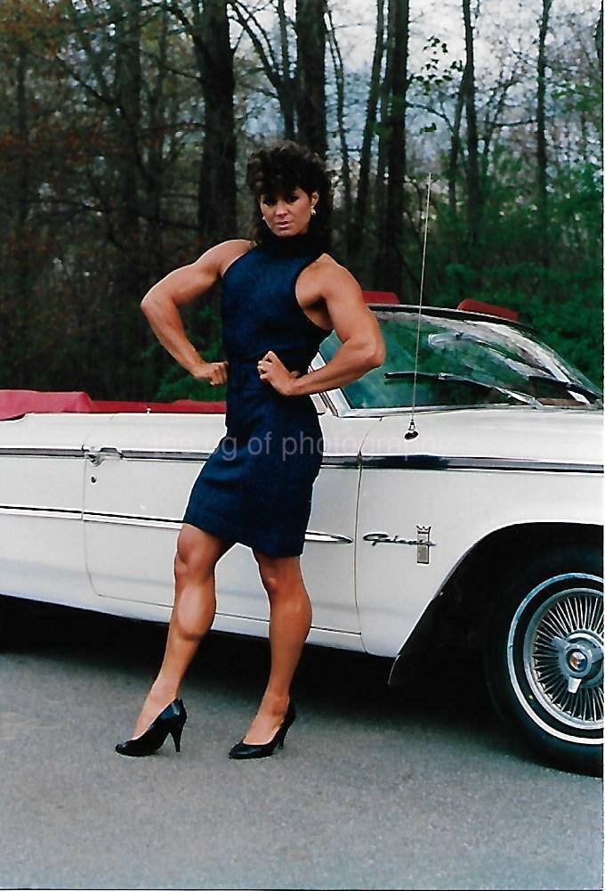 PRETTY BUFF WOMAN 80's 90's FOUND Photo Poster painting Color MUSCLE GIRL Original EN 21 68 L