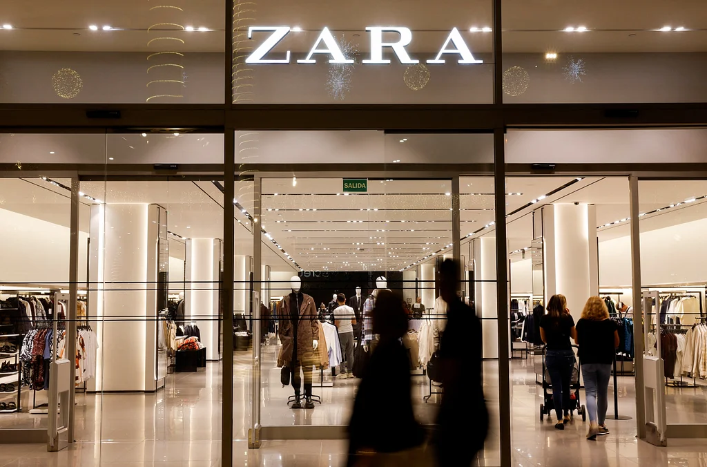 Majitel Zary, Inditex, oznámil, že přestane nakupovat oblečení z Myanmaru | Reuters