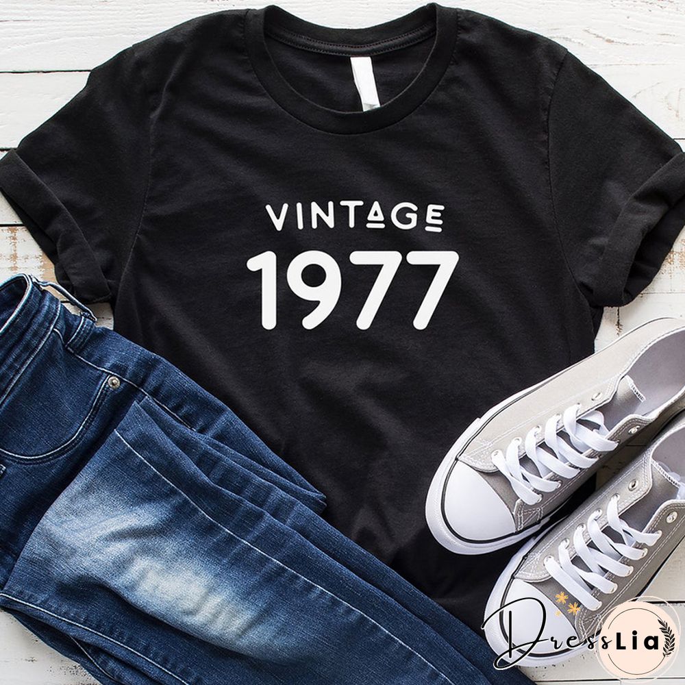 VINTAGE 1977 T-SHIRT WOMEN YEARS OLD 45TH BIRTHDAY GIFTS GIRLS MOM WIFE DAUGHTER PARTY TOP