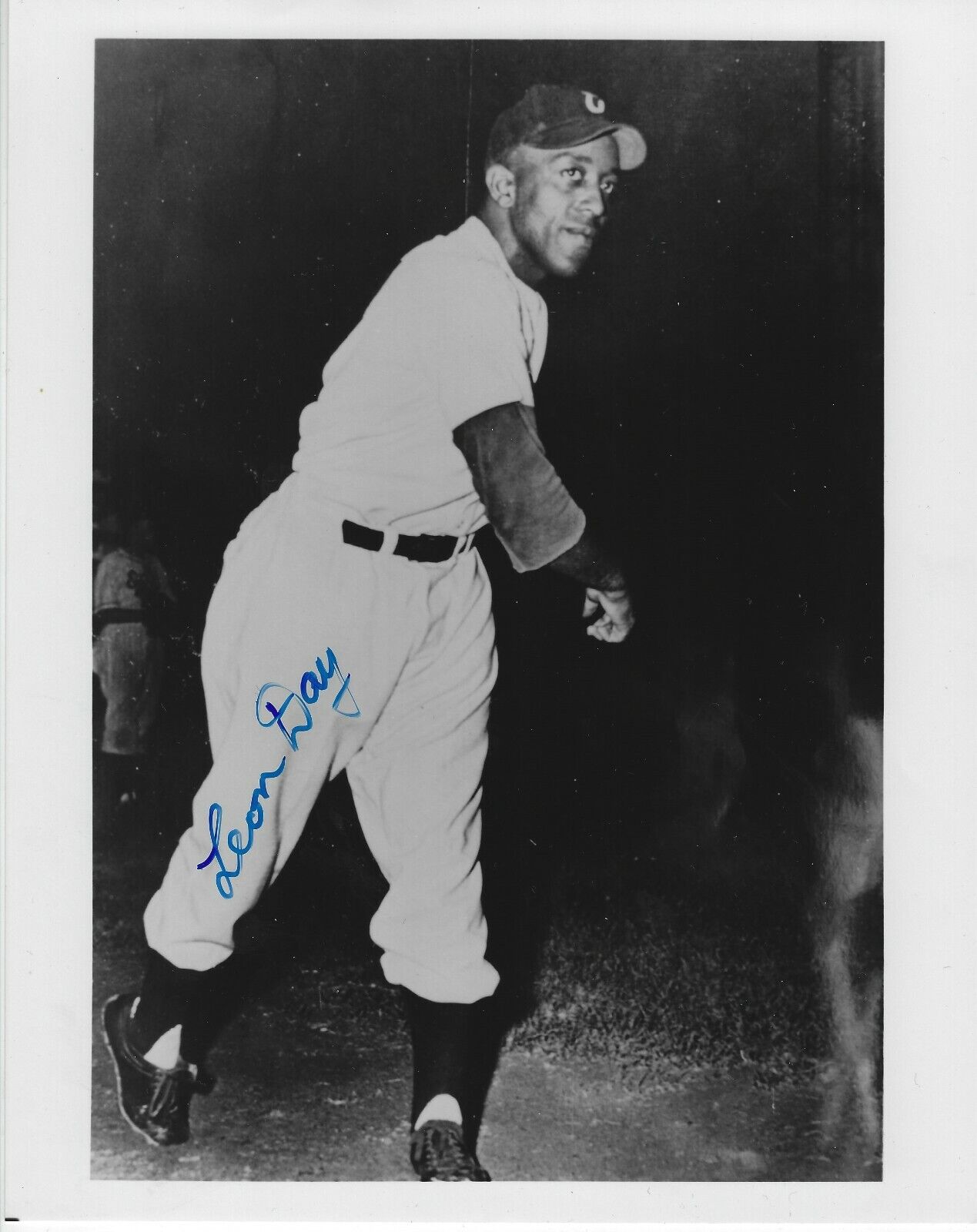 Autographed LEON DAY Hall of Fame 8x10 Photo Poster painting With COA