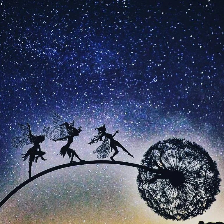 Wayne Wallace 🧚Wonderland-like Winter Garden Decoration