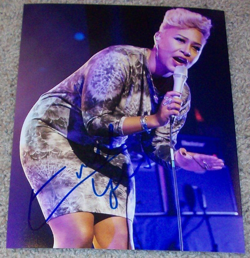 EMELI SANDE SIGNED AUTOGRAPH OUR VERSION OF EVENTS 8x10 Photo Poster painting A w/PROOF